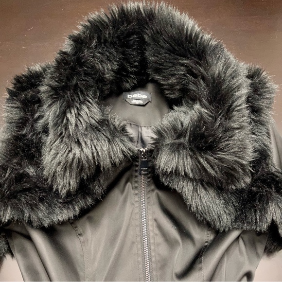 Black trench coat with faux fur shrug collar - Picture 6 of 16